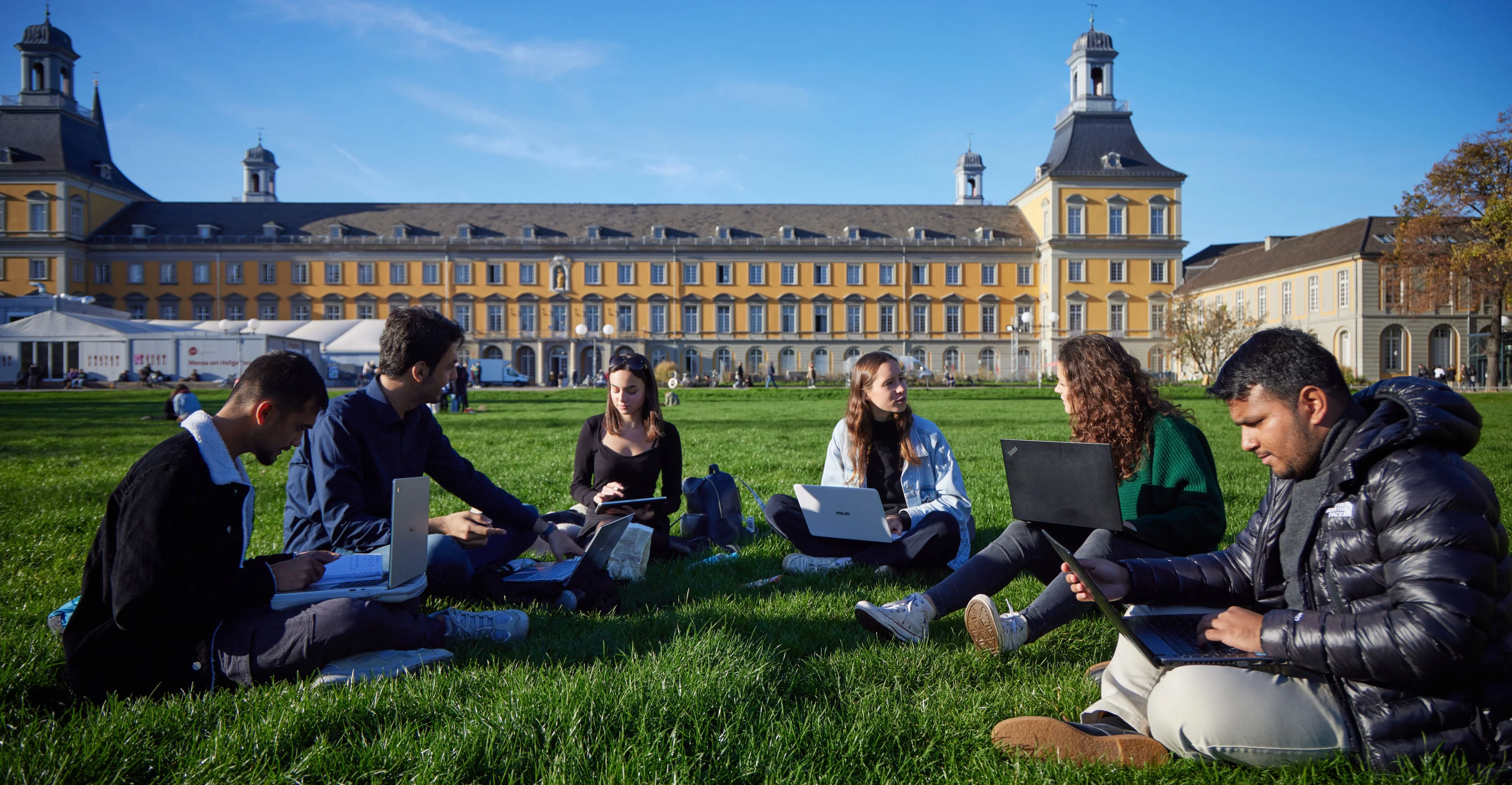 uni_vl_leihDerUniDeinGesicht_101122_345.jpg
